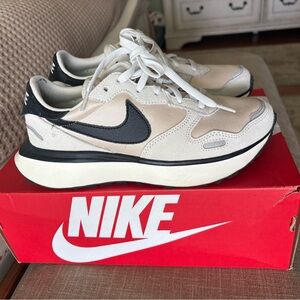 Nike Athletic Shoes in Black and Cream